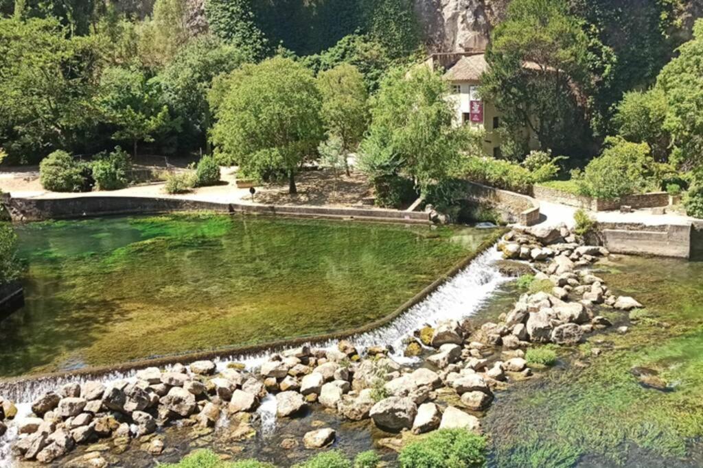 La Pitchounette Micro-Maison De Charme فونتين-دي-فوكلوز المظهر الخارجي الصورة